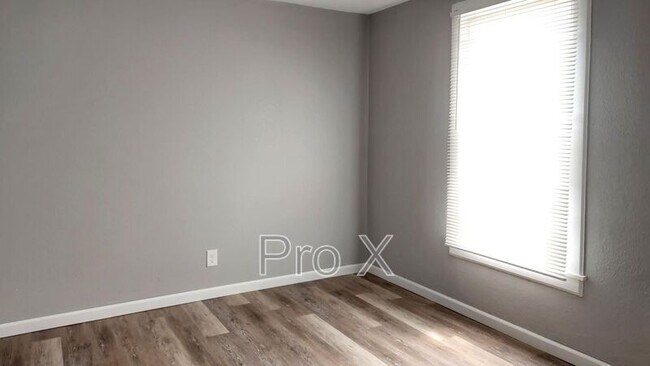 Building Photo - 510 E Washington St