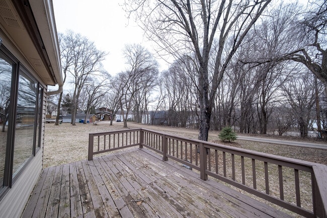 Building Photo - 1410 Juneau Ln N