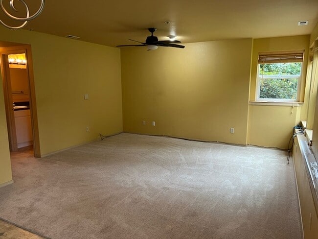 Building Photo - Beautiful 2 Bed 1 Bath MIL Unit near Cedar Grove, Issaquah