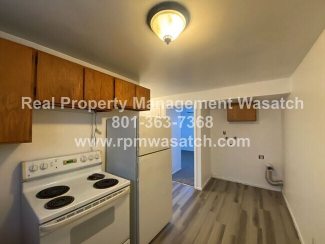 Building Photo - 448 Penney Ave S