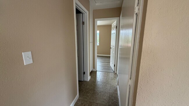Building Photo - Two Bedroom One Bathroom Apartment in San Bernardino!