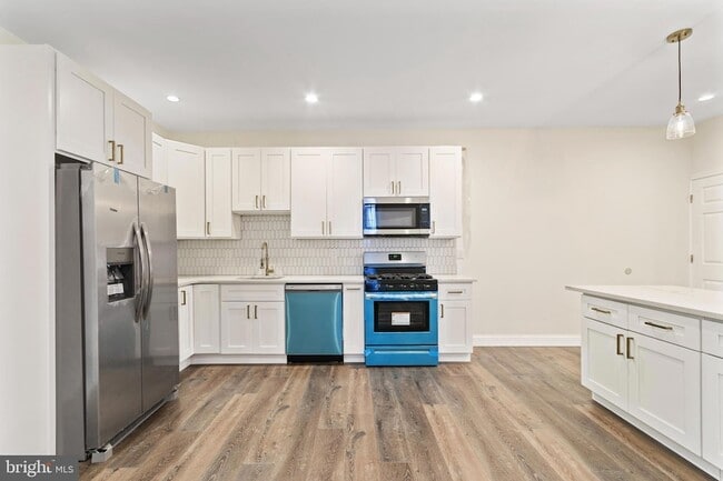 Building Photo - 215 N 53rd St