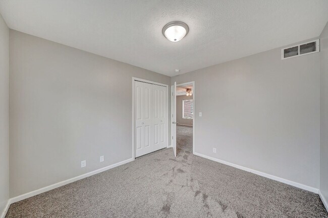 Building Photo - 1337 S 10th St
