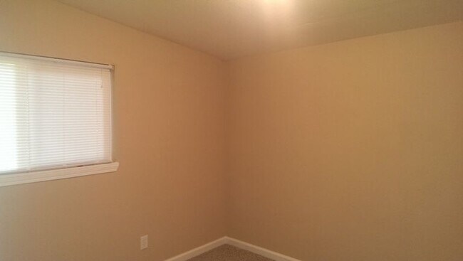 Building Photo - 780 Casselman Dr.