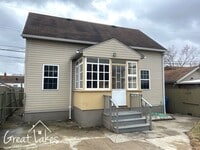 Building Photo - Charming 3 Bedroom 1.5 Bathroom Bungalow now available for rent!