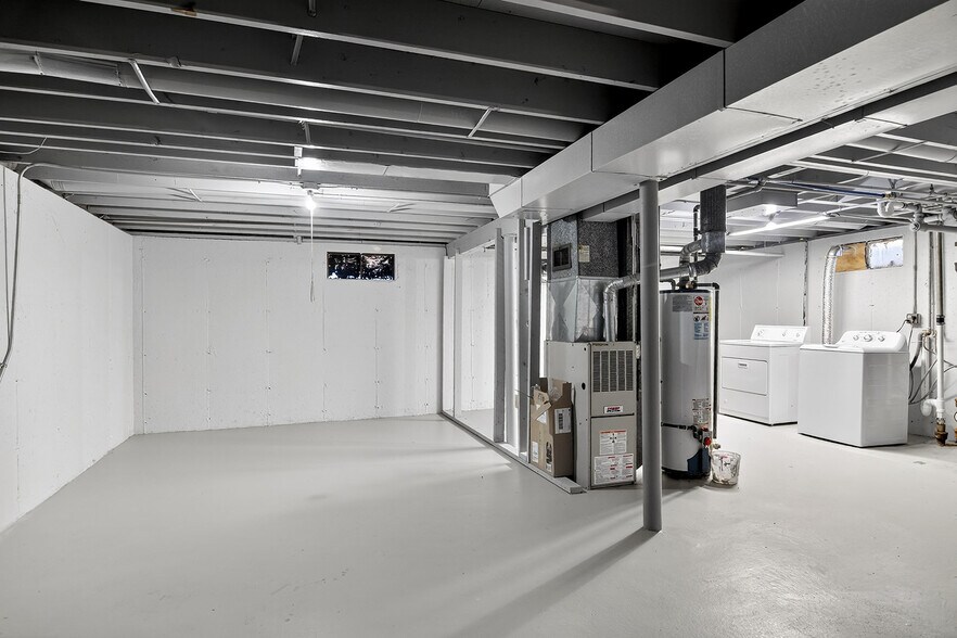 Building Photo - 7407 Saturn St