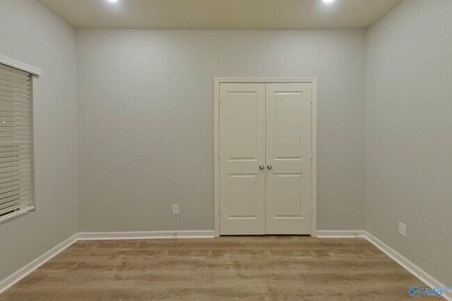 Building Photo - 10685 Bent Brook Dr