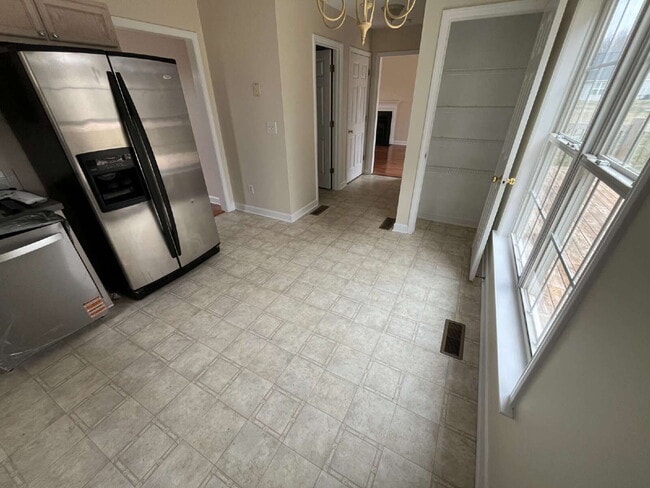 Building Photo - 145 Fiddlers Run Ct