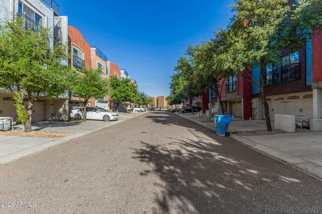 Building Photo - 3426 E Avalon Dr