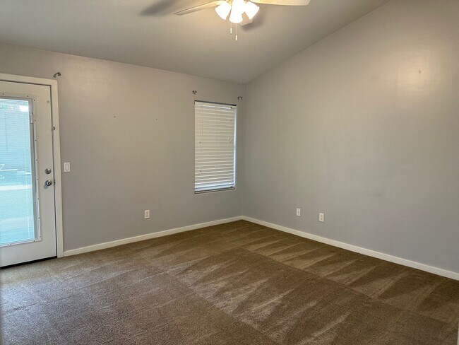 Building Photo - STUNNING 3 bed/2 bath remodel in Chandler ...