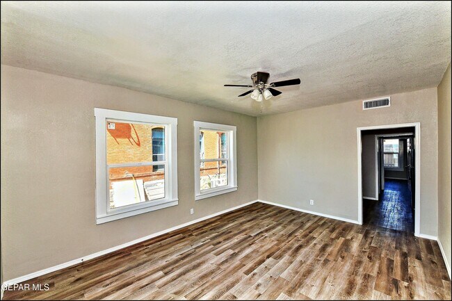 Building Photo - 615 Arizona Ave