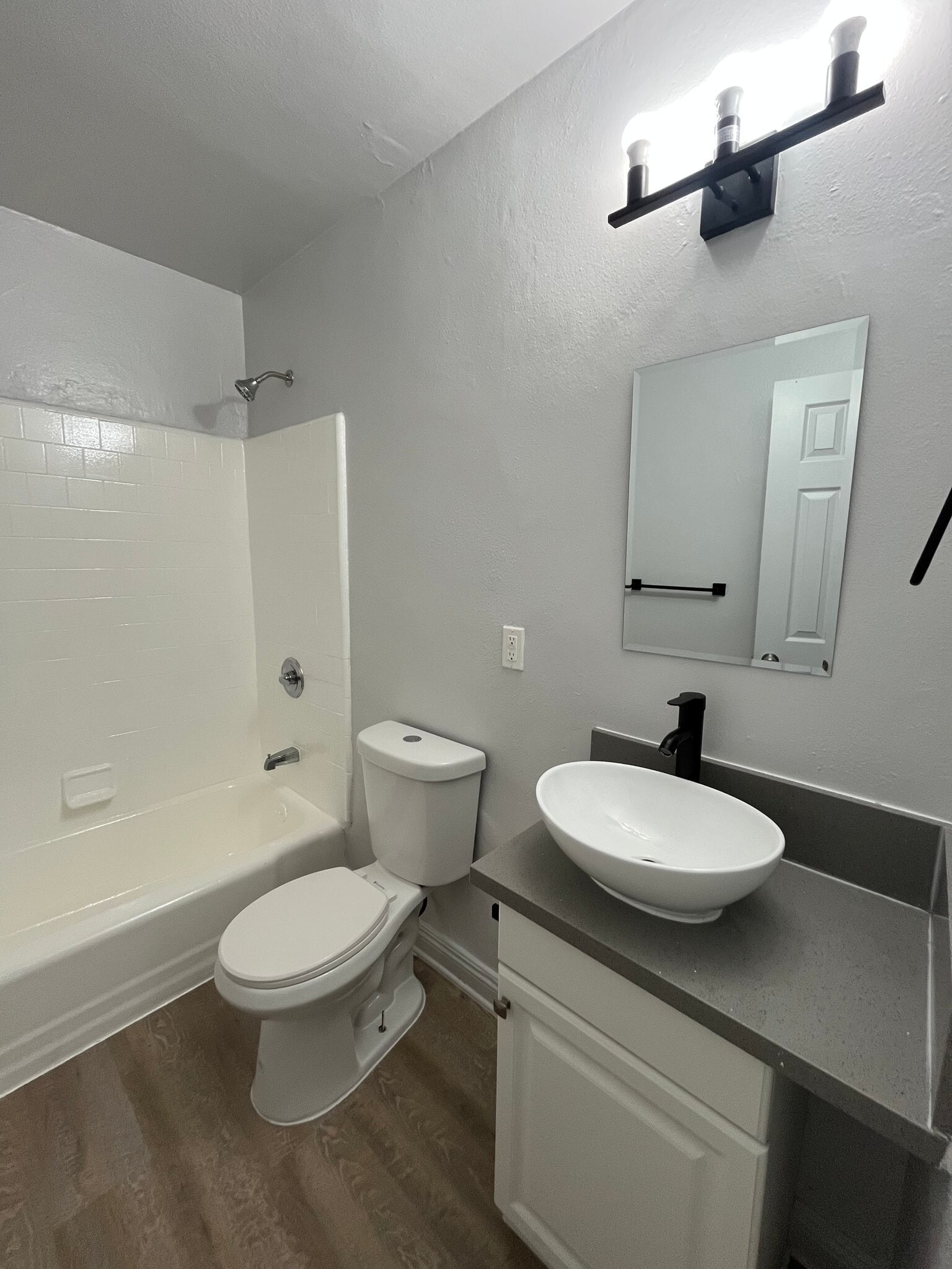 Building Photo - 641 W 92nd St