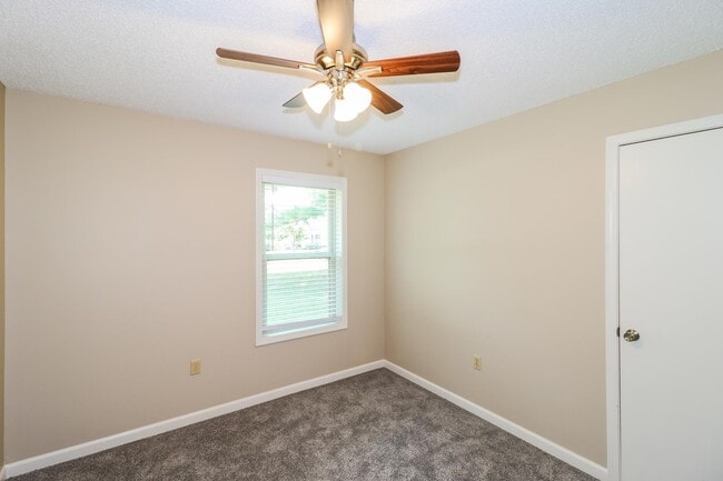 Building Photo - 5829 Lake Port Dr