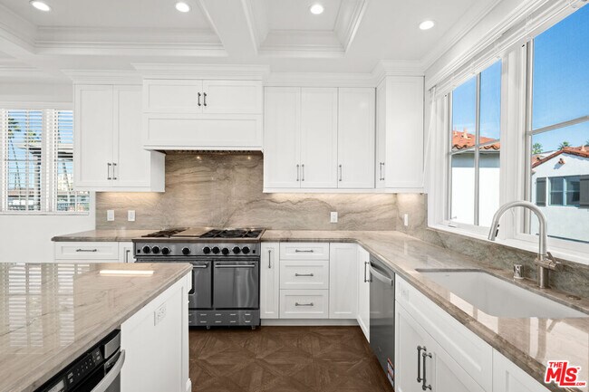 Building Photo - 816 S Catalina Ave