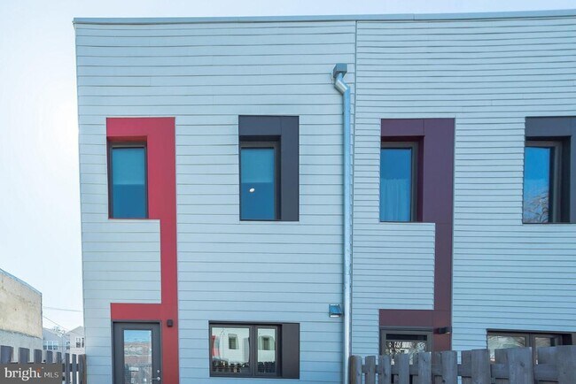 Building Photo - 439 Moyer St