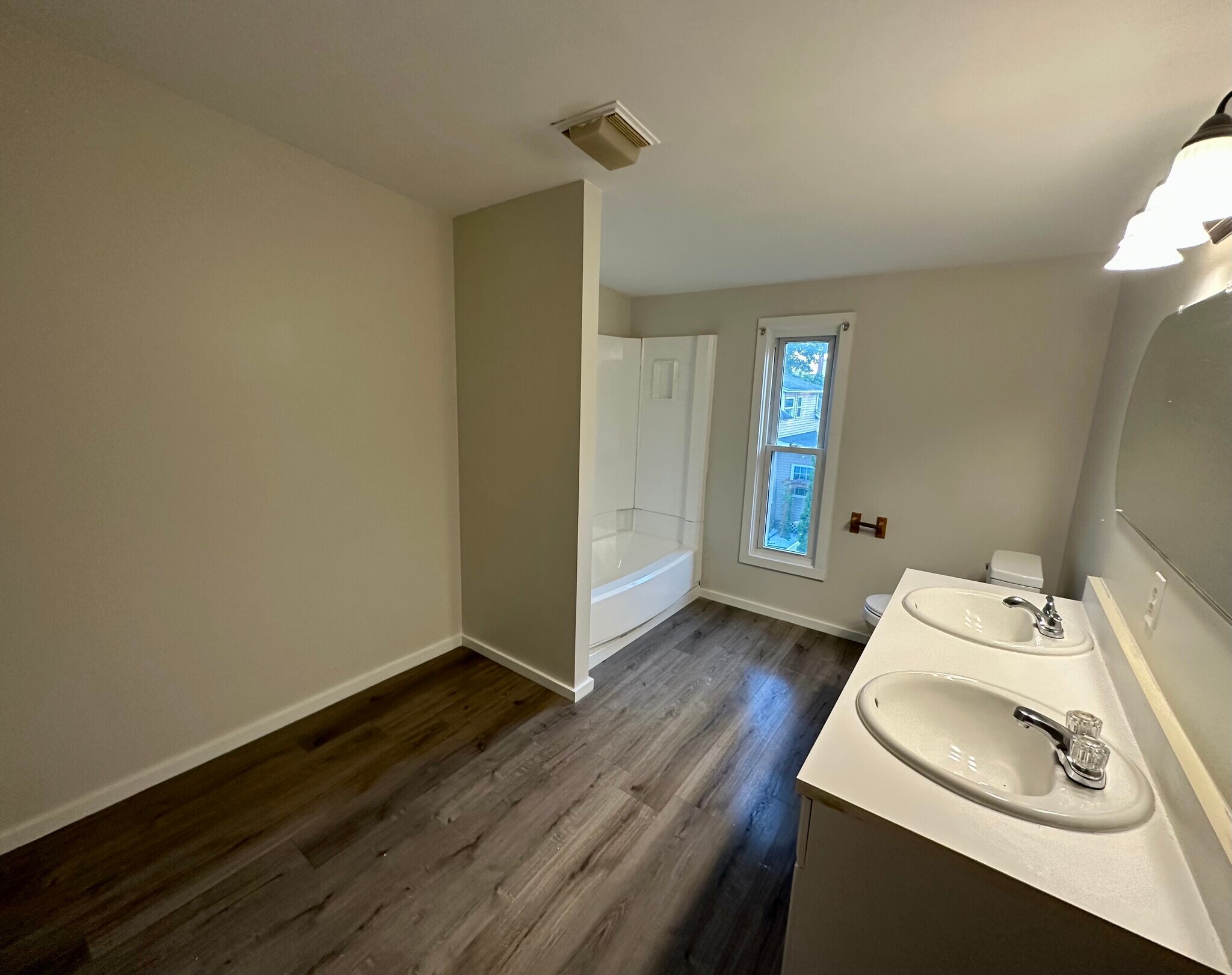 Bathroom - 24 Malvern St