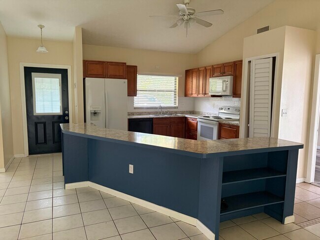 Building Photo - 4612 Boabadilla Ave