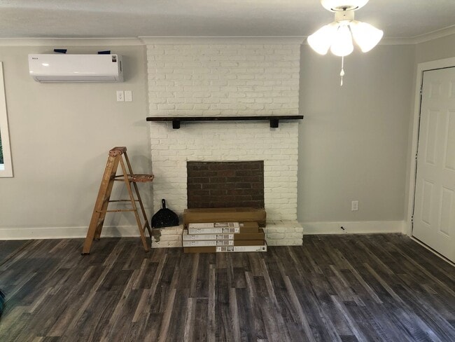 Building Photo - 720 Terry Ln