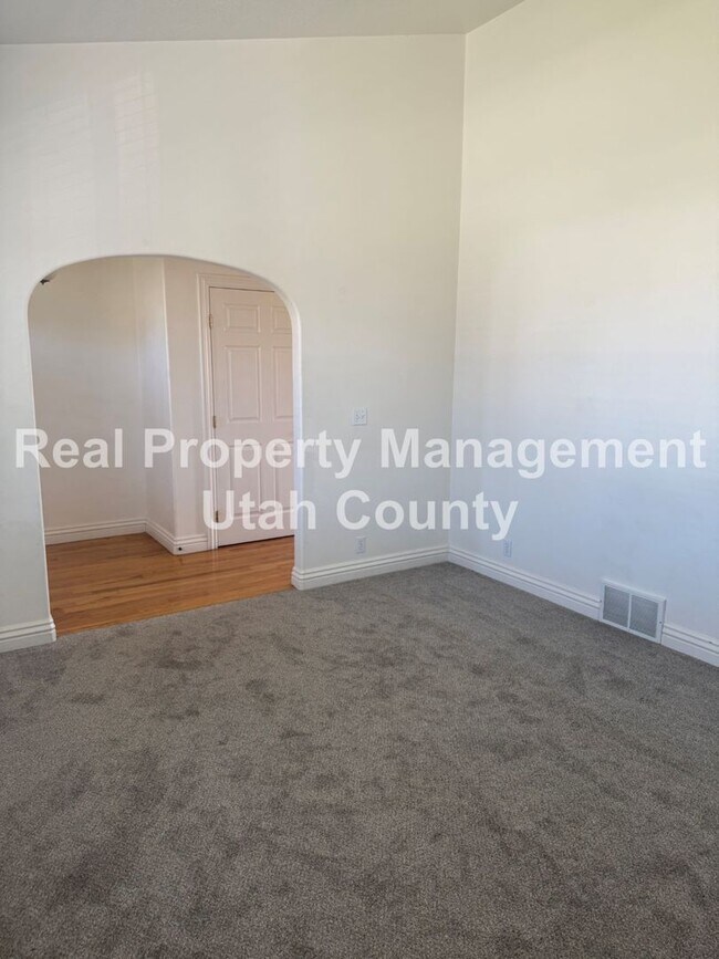 Building Photo - Large Home in Lehi!