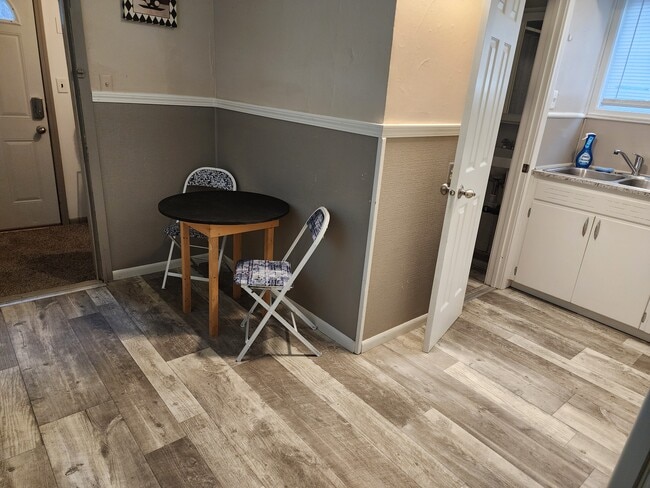 Building Photo - 505 S 10th St