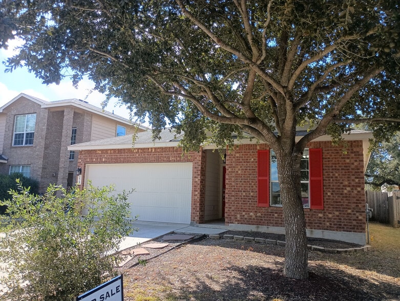 Building Photo - Room in House on Katherine Way