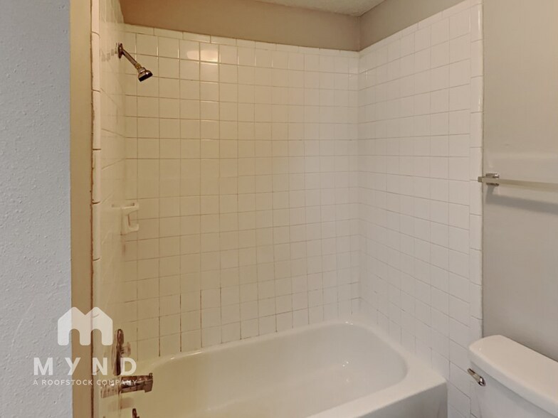 Building Photo - 4903 Pecan Estates