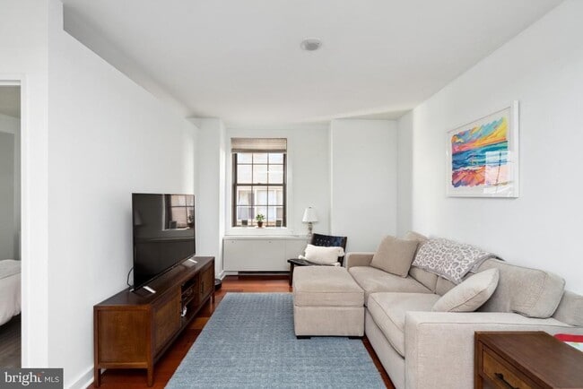 Building Photo - 219 S 18th St