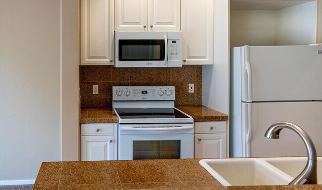 Building Photo - Ko Olina Coconut Plantation 2 Bedroom, 2 Bath, Plus Den/Office (or 3rd Bedroom)