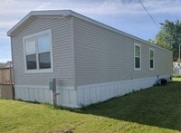 Building Photo - 1498 East Dr