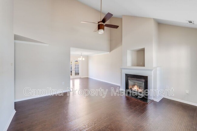 Building Photo - 7020 Bullock Dr