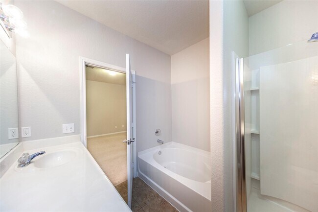 Building Photo - 6535 Dayridge Ln