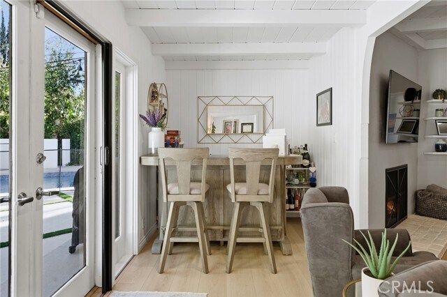 Building Photo - 5244 Vanalden Ave