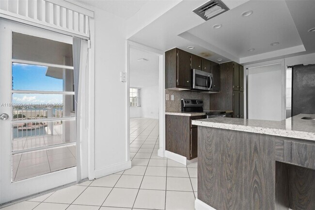 Building Photo - 18081 Biscayne Blvd
