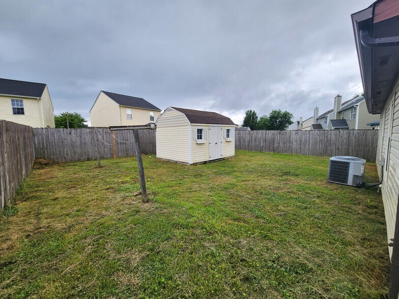 Building Photo - 2084 Rock Lake Loop