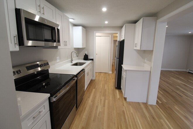 Building Photo - 63 Newton St