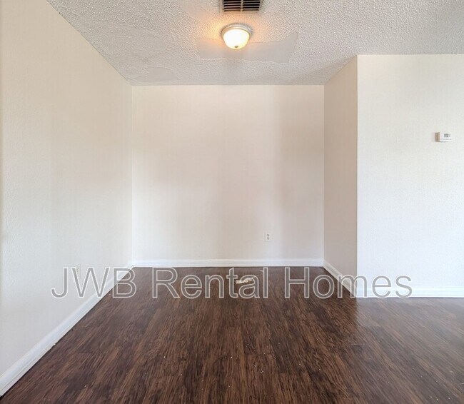 Building Photo - 5202 La Ventura Ct E