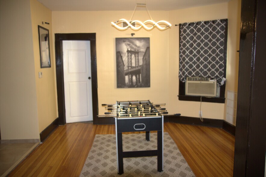 Building Photo - 256 Weequahic Ave
