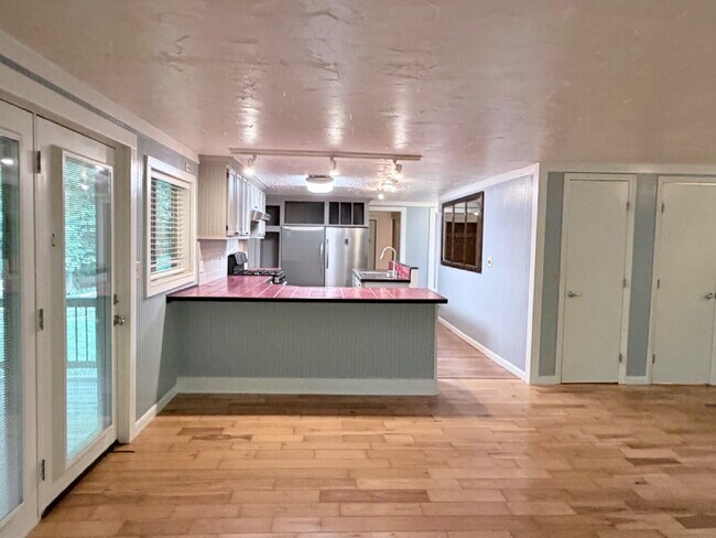 Building Photo - Live Surrounded by Nature | 3 Bedroom Home on 27 Private Acres in Saluda