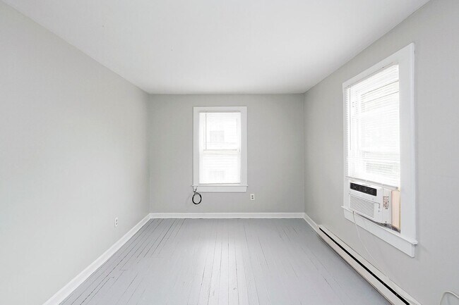 Building Photo - Charming Pet-Friendly Belmont Apartment