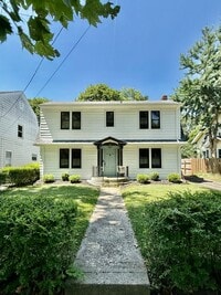 Building Photo - Three Bedroom Home in Kalamazoo