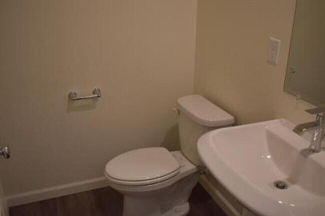 Building Photo - 4523 Iris Ct