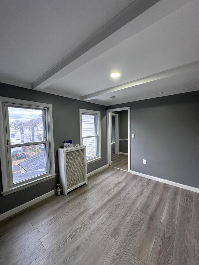 Building Photo - 81 Ashley St