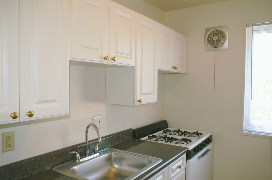 Waterford Apartments 1925 Lawrence Rd Havertown PA 19083 Apartment