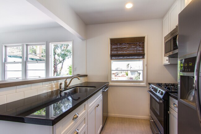 Building Photo - 502 Poinsettia Ave