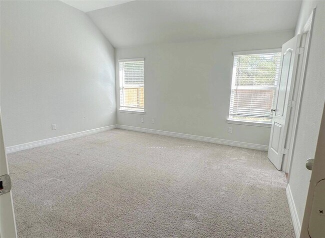 Building Photo - 27150 Grey Fox Run