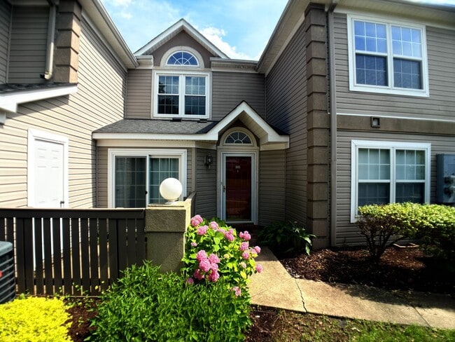 Primary Photo - Move in Ready 2 bedroom condo Prime location