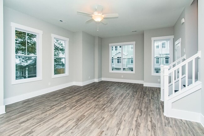 Building Photo - SUMMERWALK