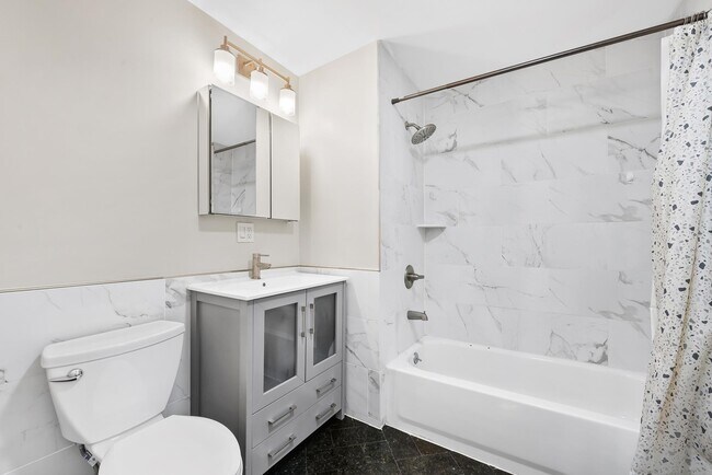 Building Photo - 413-415 9th St