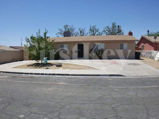 Primary Photo - 2316 E Dori Ave