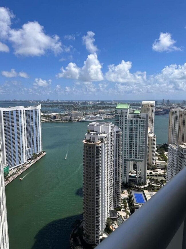 Building Photo - 485 Brickell Ave